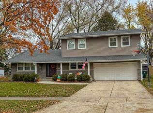 1304 E Sanborn Dr, Palatine, IL 60074