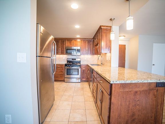 5th image of 4822 Roanoke Pkwy #402