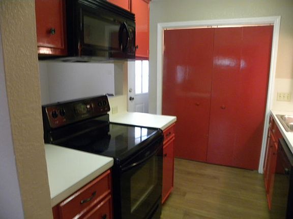 3rd image of 6013 Deer Creek Dr