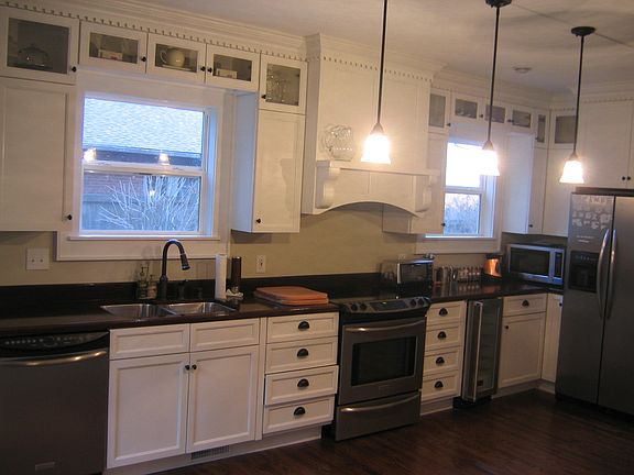 5th image of 511 W Poplar St