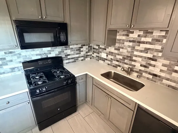 Amherst Gardens, 15483 Moorpark St #28, Sherman Oaks, CA 91403