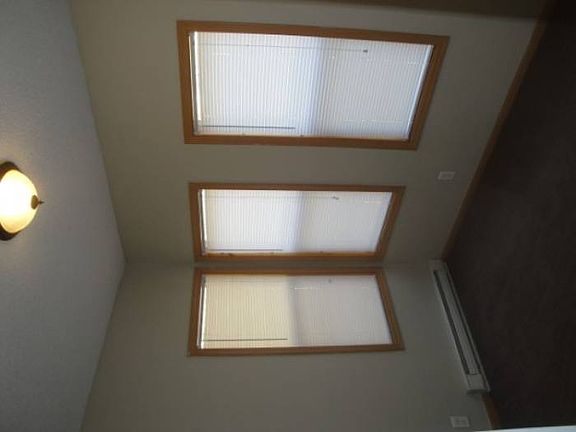 5th image of 513 Myrtle St W APT 4