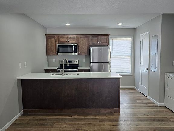 3rd image of 402 E 18th St #A