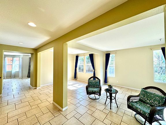2nd image of 15890 Paseo Del Sur