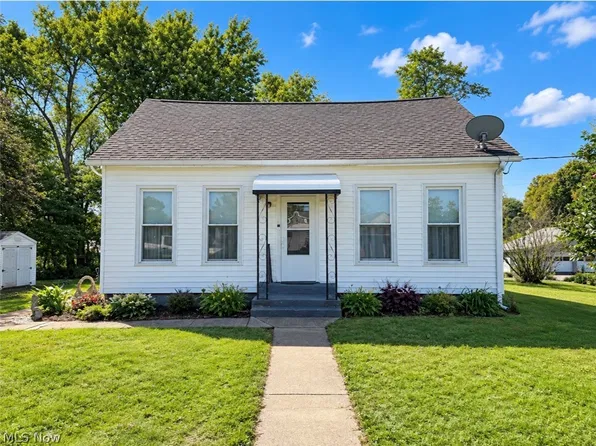 211 Marquand Ave, Conesville, OH 43811