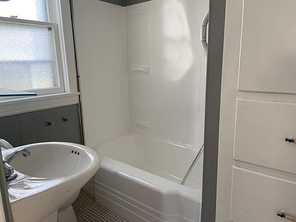 5th image of 432 16th St #1