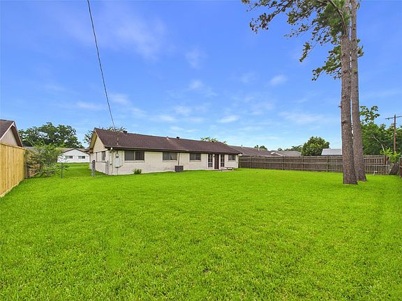 5th image of 1909 Tracy Lynn Ln