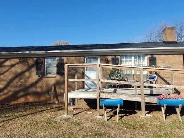 612 E Main St, Dallas, NC 28034