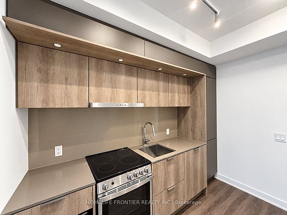 4th image of 448 Burnhamthorpe Rd W #7303