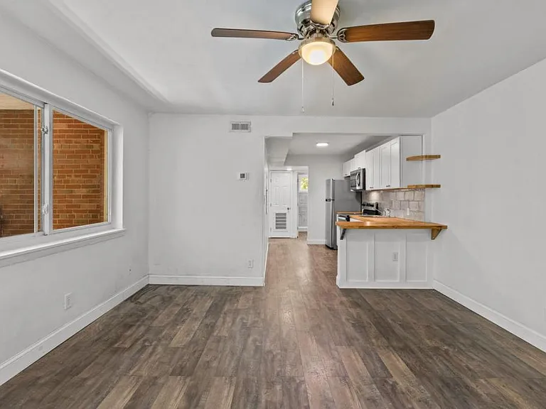 2421 Bolton St #F — Photo 5