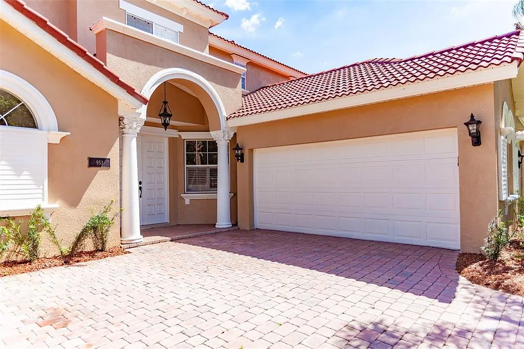 4 bed, 2.5 bath, 2500 sqft, $3,600 — Photo 4