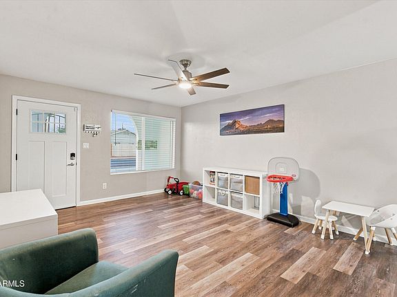 5th image of 2353 E HAMPTON Avenue