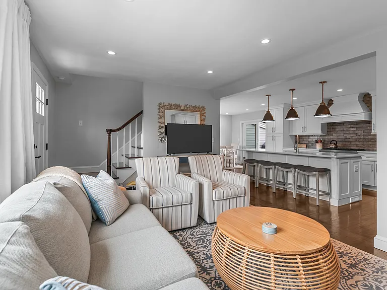 18 Sylvan Ter — Photo 17