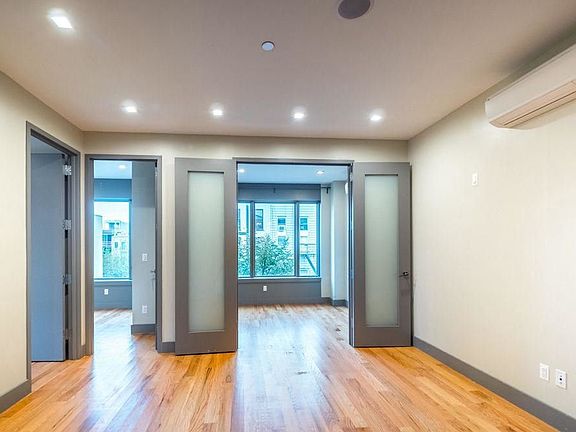 3rd image of 337 Melrose St #Ff4