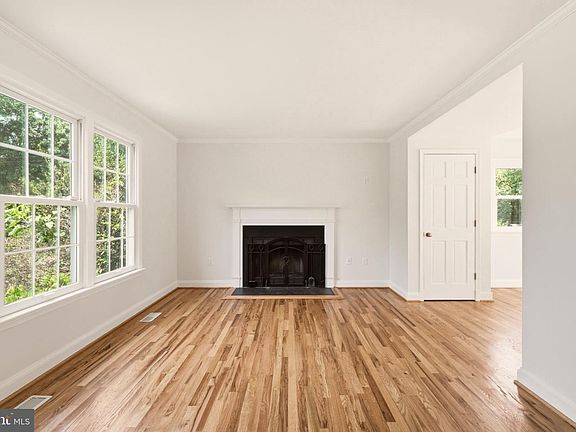 3rd image of 11117 Midvale Rd