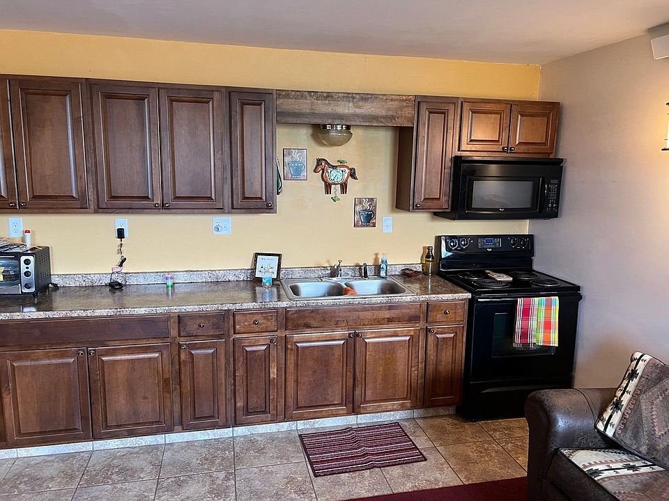 1038 NE 10th Ave, Hoisington, KS 67544 Zillow