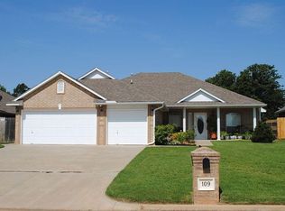 109 Stone Creek Rd, Midwest City, OK 73130