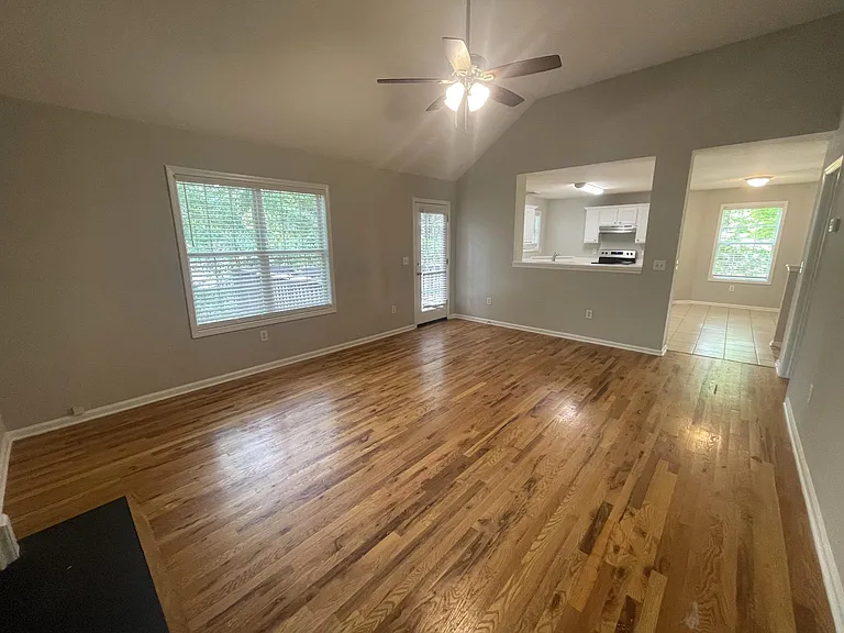 335 Spring Lake Ct — Photo 7