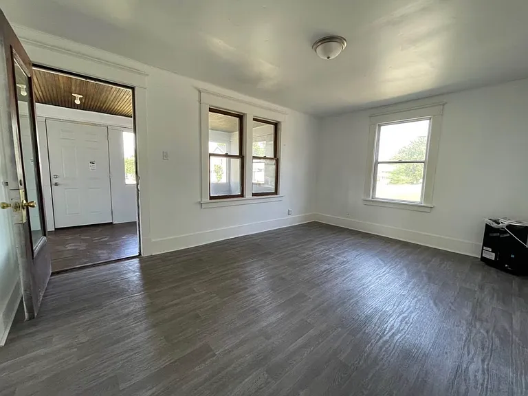 420 Haney Ave — Photo 2