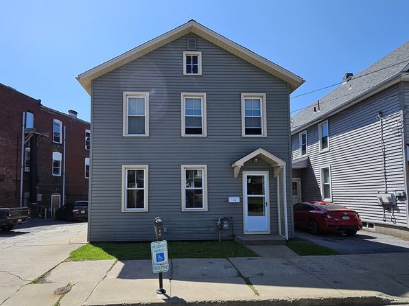 115 Center St #1/2