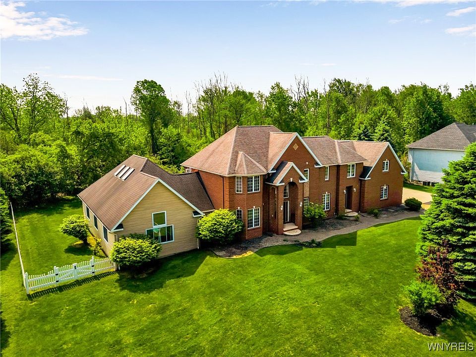 1st image of 27 Edgewood Dr