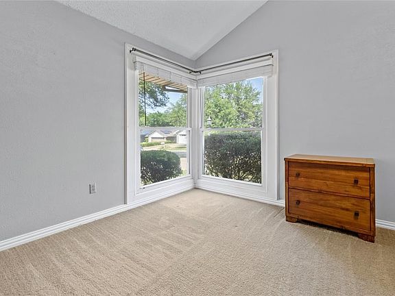 4th image of 806 Tanglewood Ln