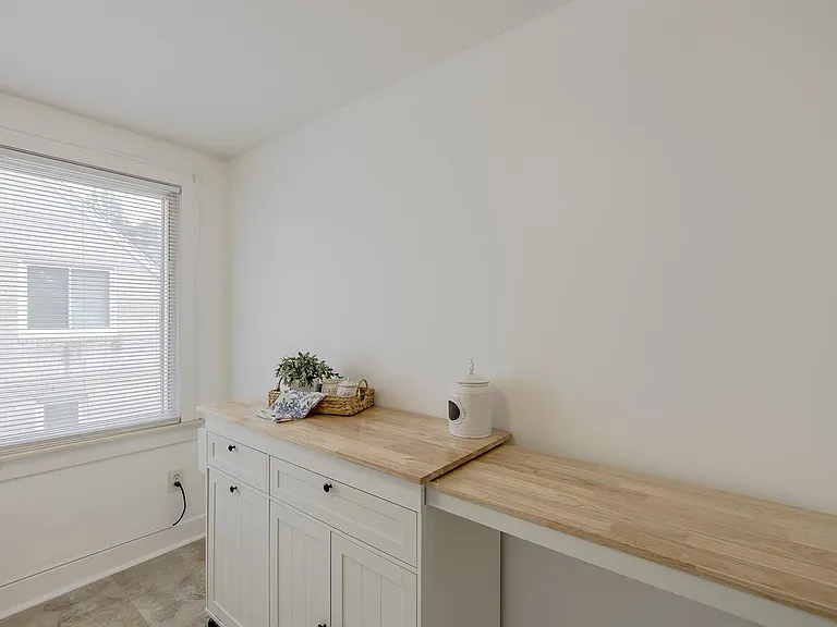 122 W Houstonia Ave — Photo 15