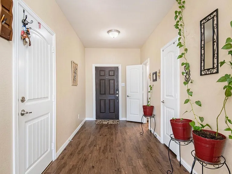2216 Old Leonard St — Photo 2