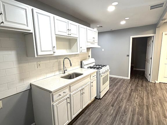 3rd image of 104 Liberty St #1