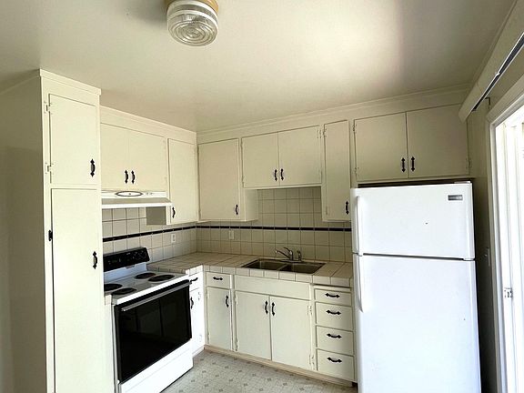 4th image of 1390 Kingfisher Way #4