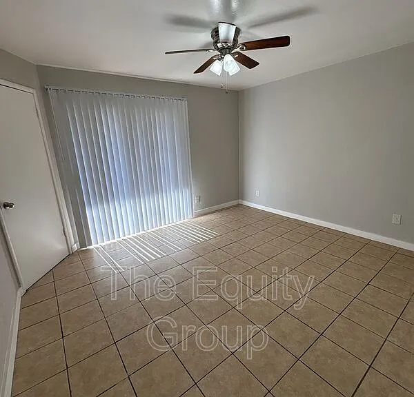 1323 S Court St — Photo 15