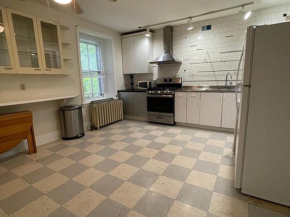 4th image of 260 Lyceum Ave Floor 2