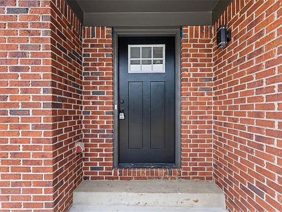 4th image of 1111 Pin Oak Dr