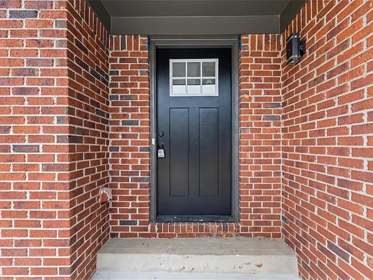 1111 Pin Oak Dr — Photo 4