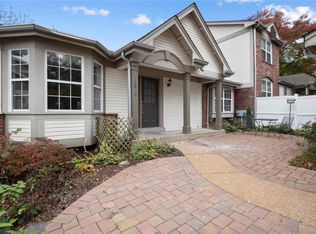 15810 Harris Ridge Ct, Chesterfield, MO 63017