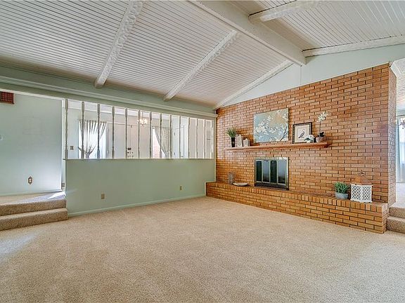 5th image of 460 S Woodlawn Dr