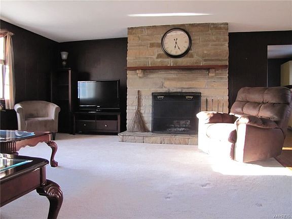 3rd image of 25 Amherston Dr