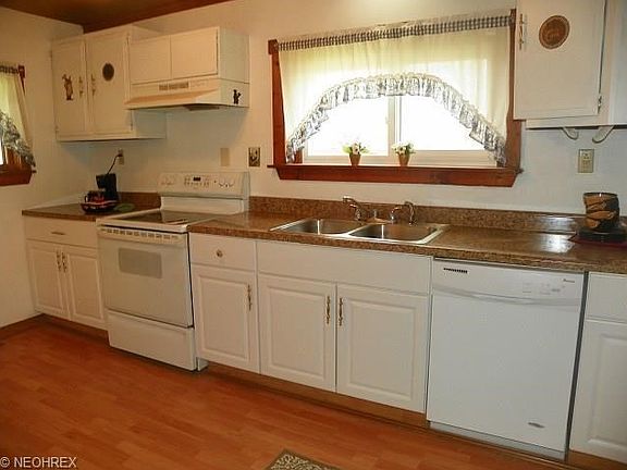 Brand new kitchen  never used  plenty of working space too