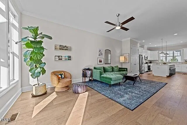 3 bed, 2.5 bath, 2077 sqft, $2,790 — Photo 3