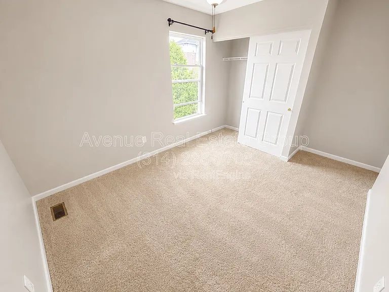 555 Fortress Ct — Photo 13