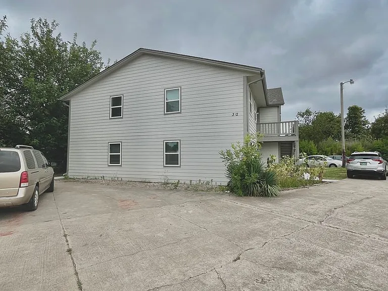 312 Falcon Ct — Photo 33