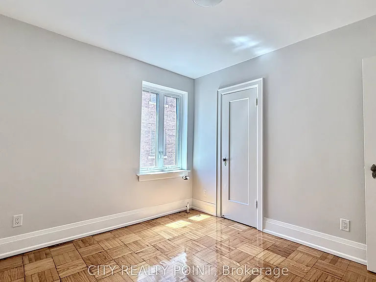 398 Avenue Rd #521 — Photo 9