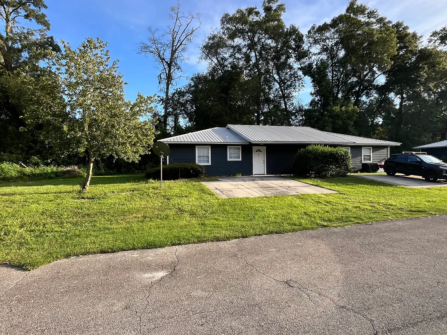 3 bed, 1000 sqft, $1,300 — Photo 3