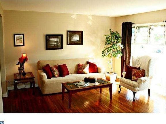 2nd image of 14 Holly Hill Rd