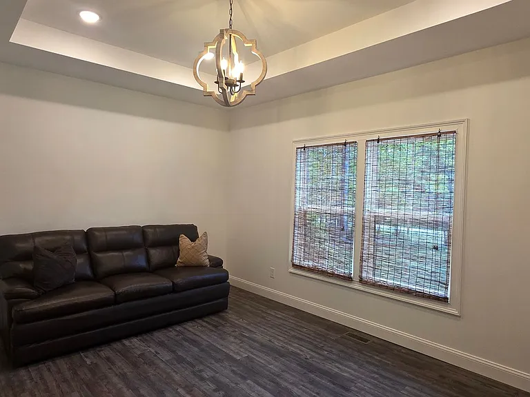 701 Westchester Dr — Photo 10