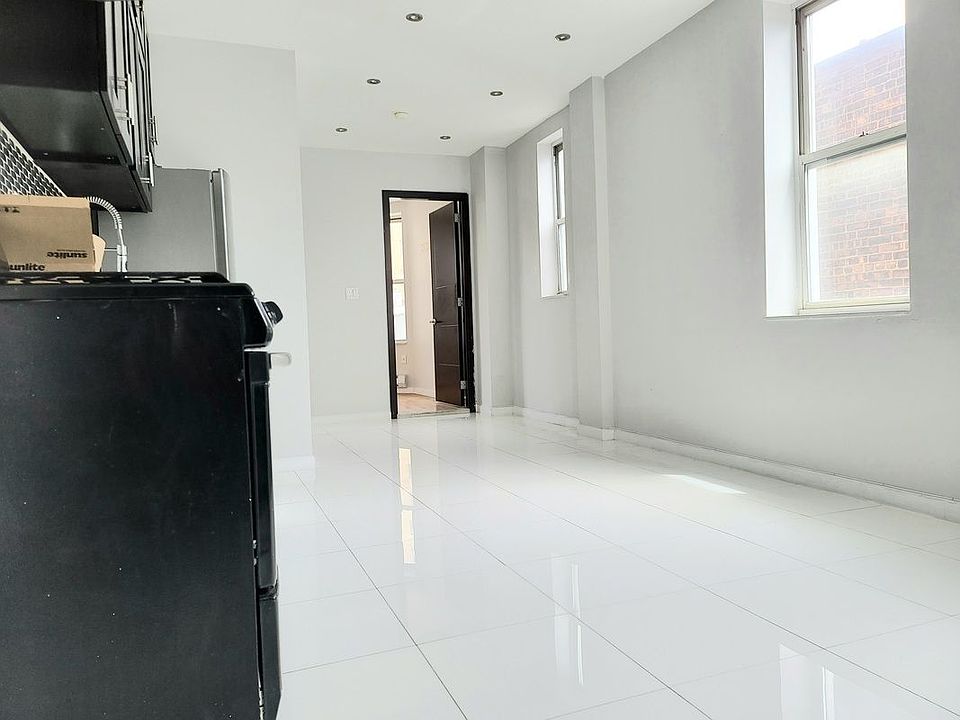 2nd image of 210 W 107th St #F6