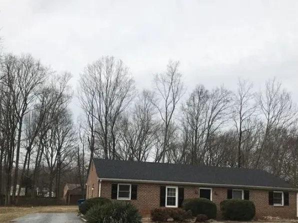 13 Valleywood Dr APT B, Forest, VA 24551