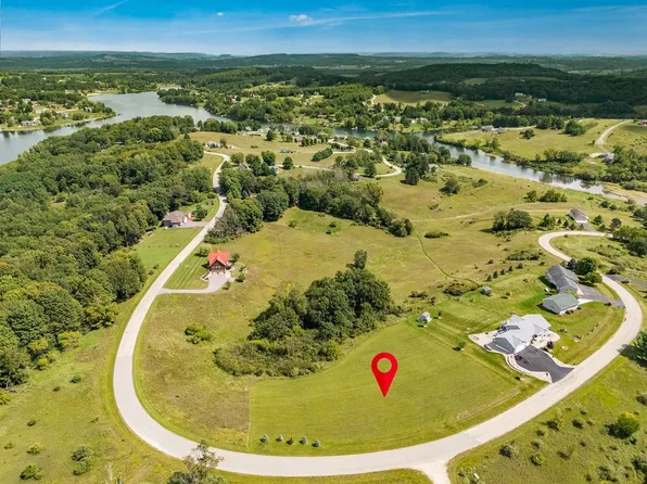 L411 Summit Point Dr #412, La Valle, WI 53941