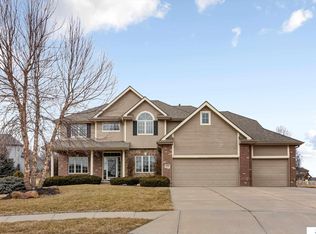 19464 Washington Cir, Omaha, NE 68135