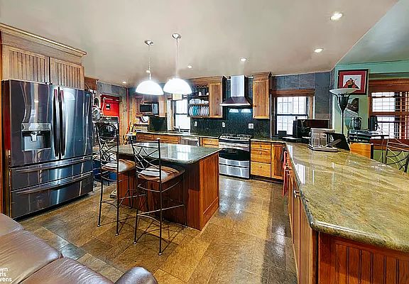 3rd image of 219 W 139th St